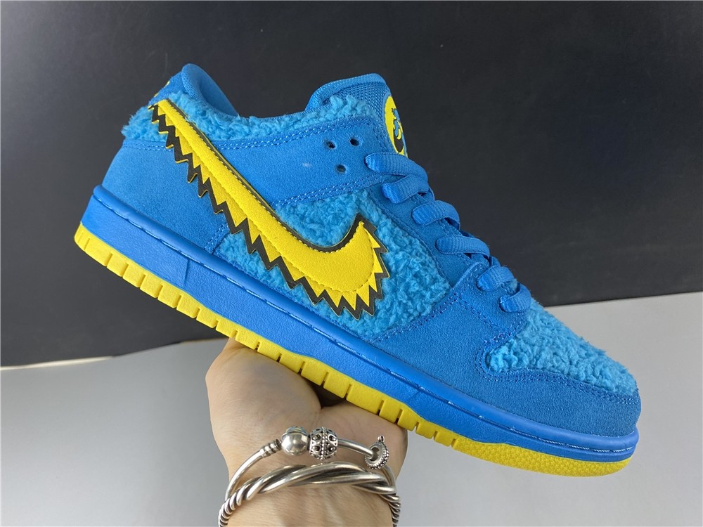 Grateful Dead x Nike SB Dunk Low  CJ5378-400