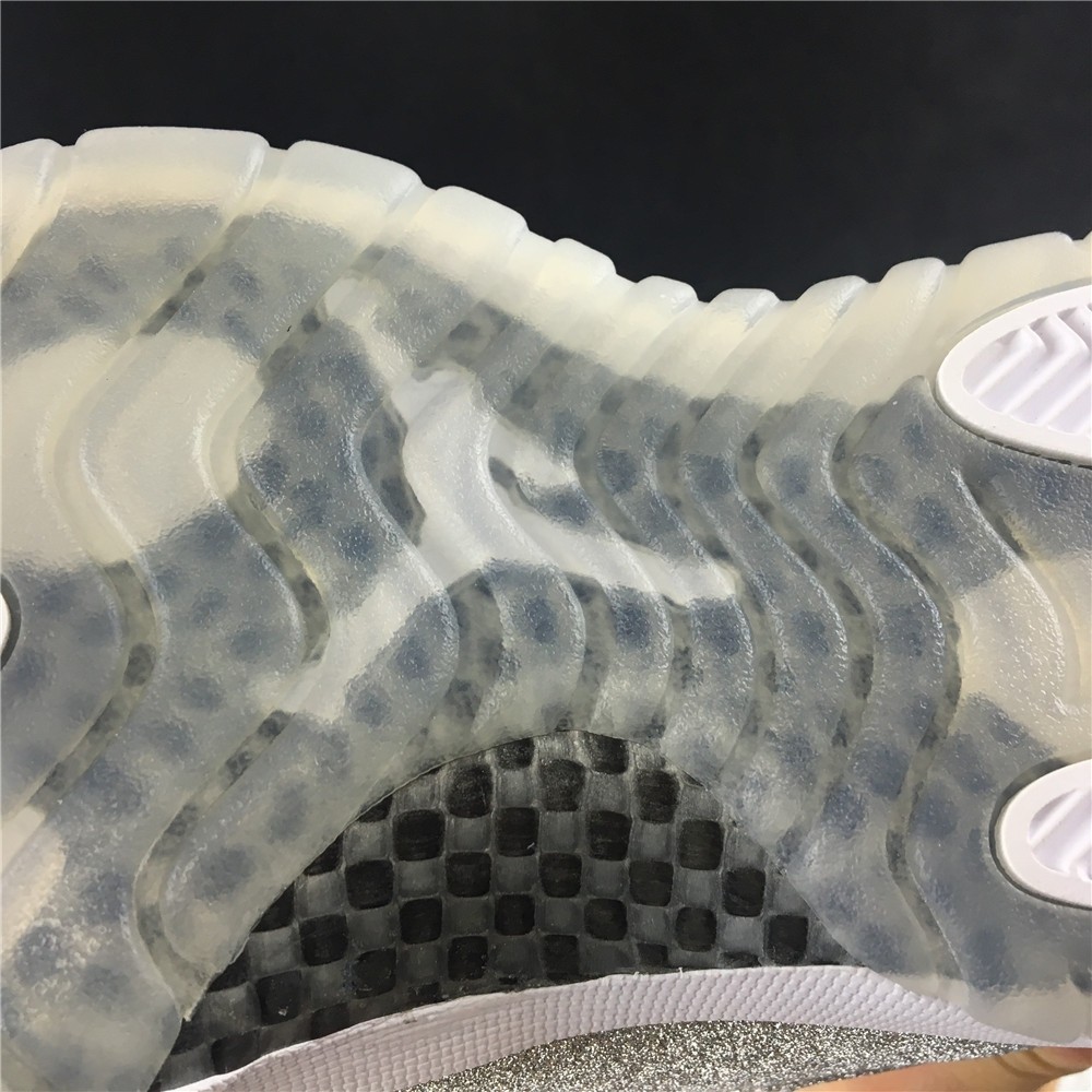 Air Jordan 11 WMNS “Metallic Silver” AR0715-100