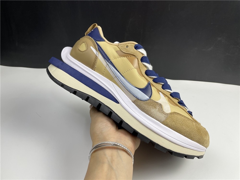 sacai x Nike VaporWaffle 3.0 Z DD1875-200
