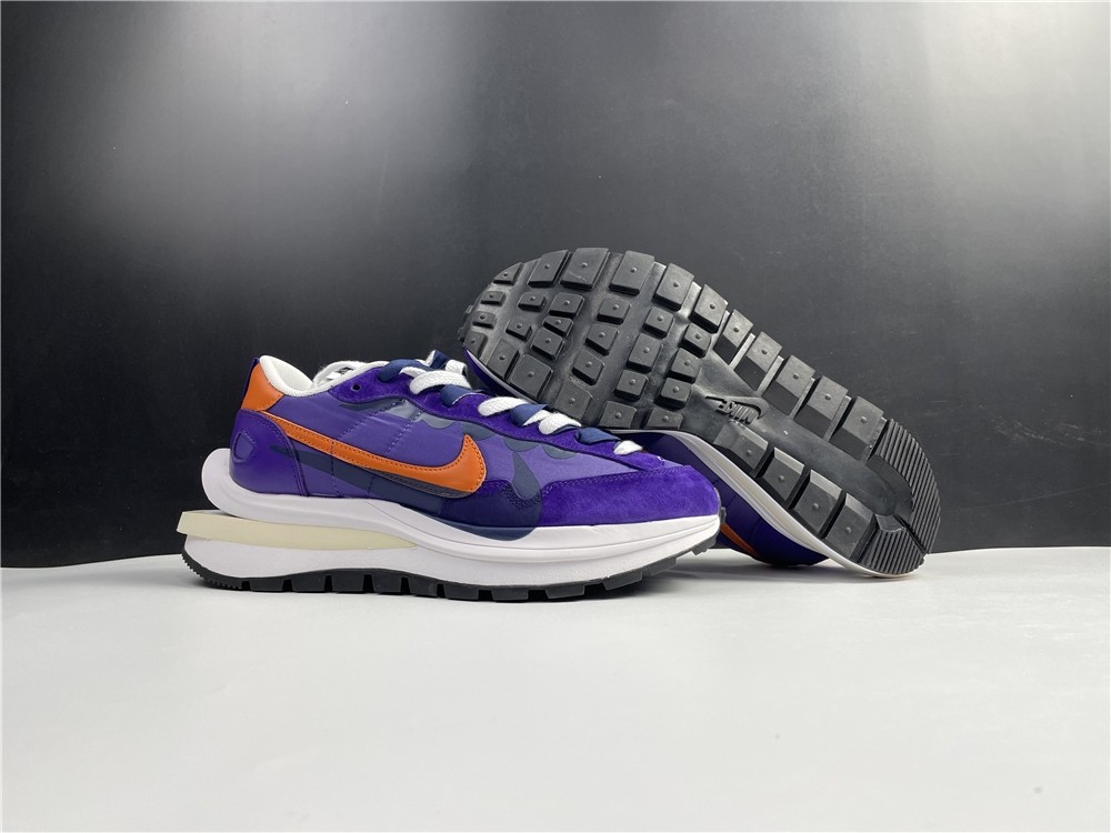 sacai x Nike VaporWaffle 3.0 P  DD1875-500