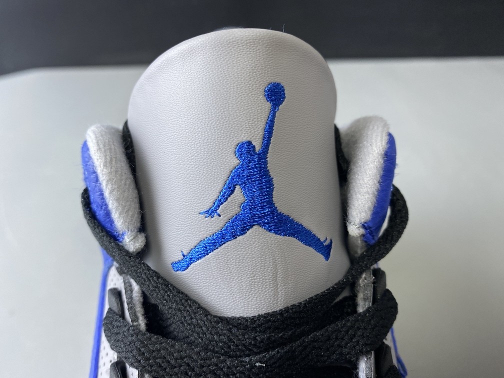 Air Jordan 3 “Varsity Royal” CT8532-400