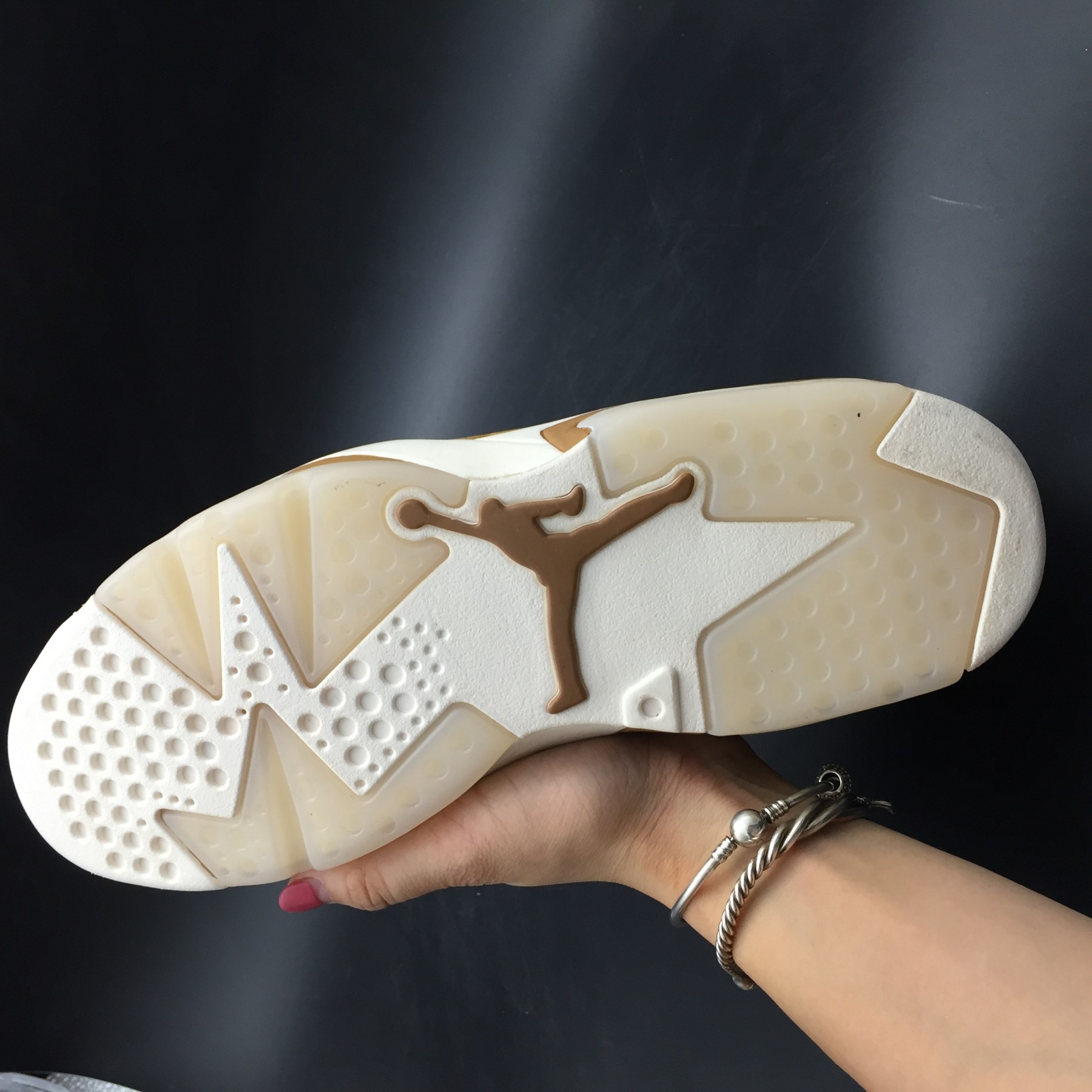 AIR JORDAN 6 RETRO "GOLDEN HARVEST" 384664-705