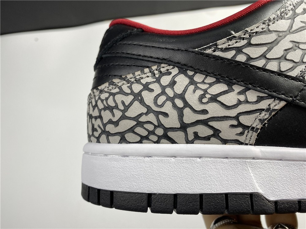 S*p*e × Nike SB Dunk Low “Black Cement"  304292-131