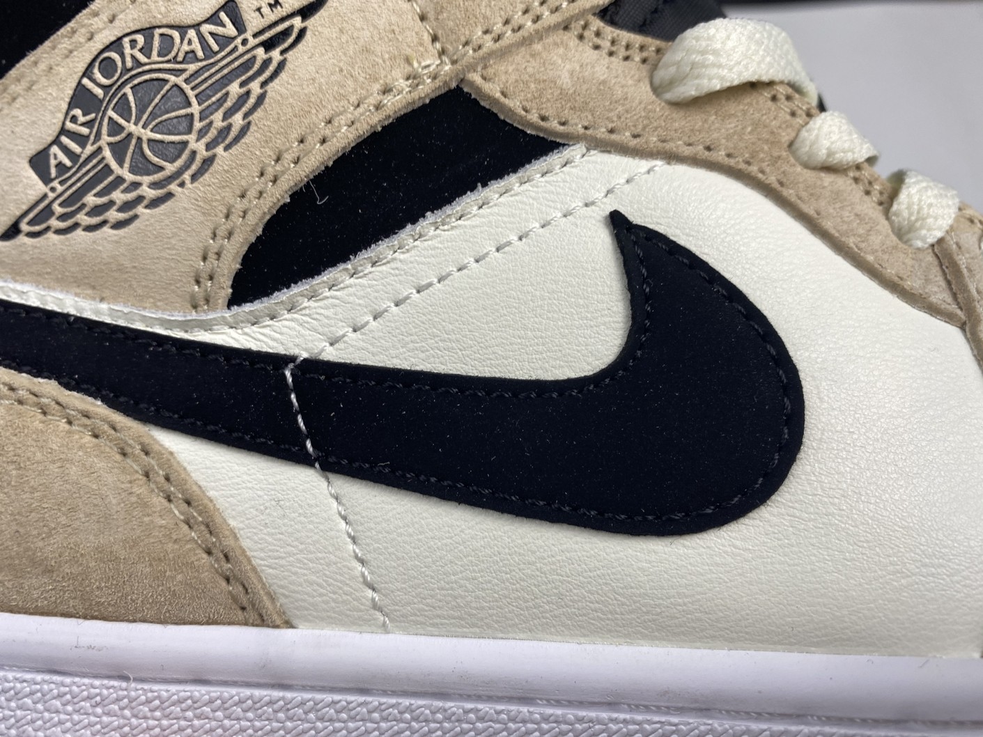 Air Jordan 1 Mid BQ6472-800