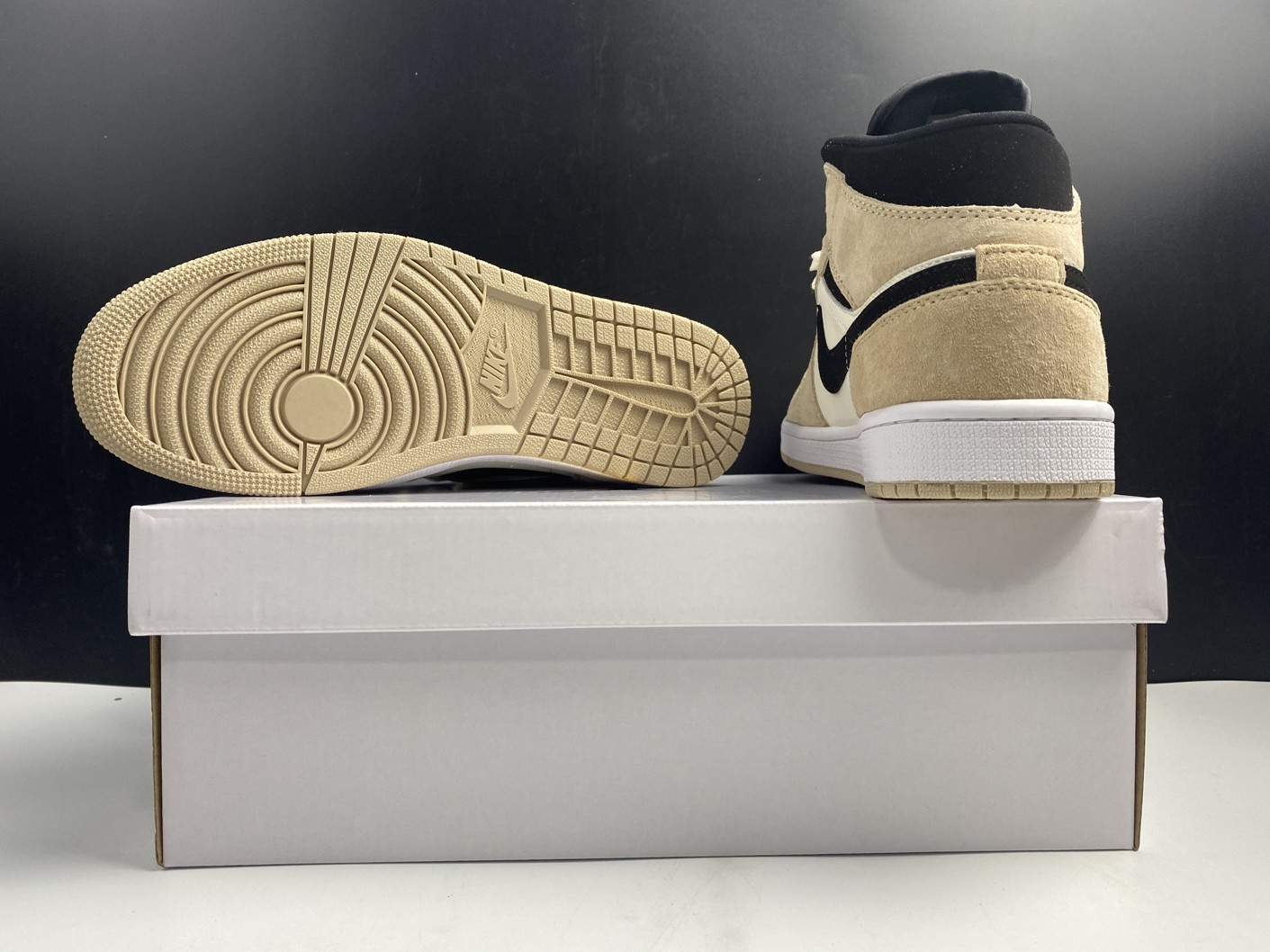 Air Jordan 1 Mid BQ6472-800
