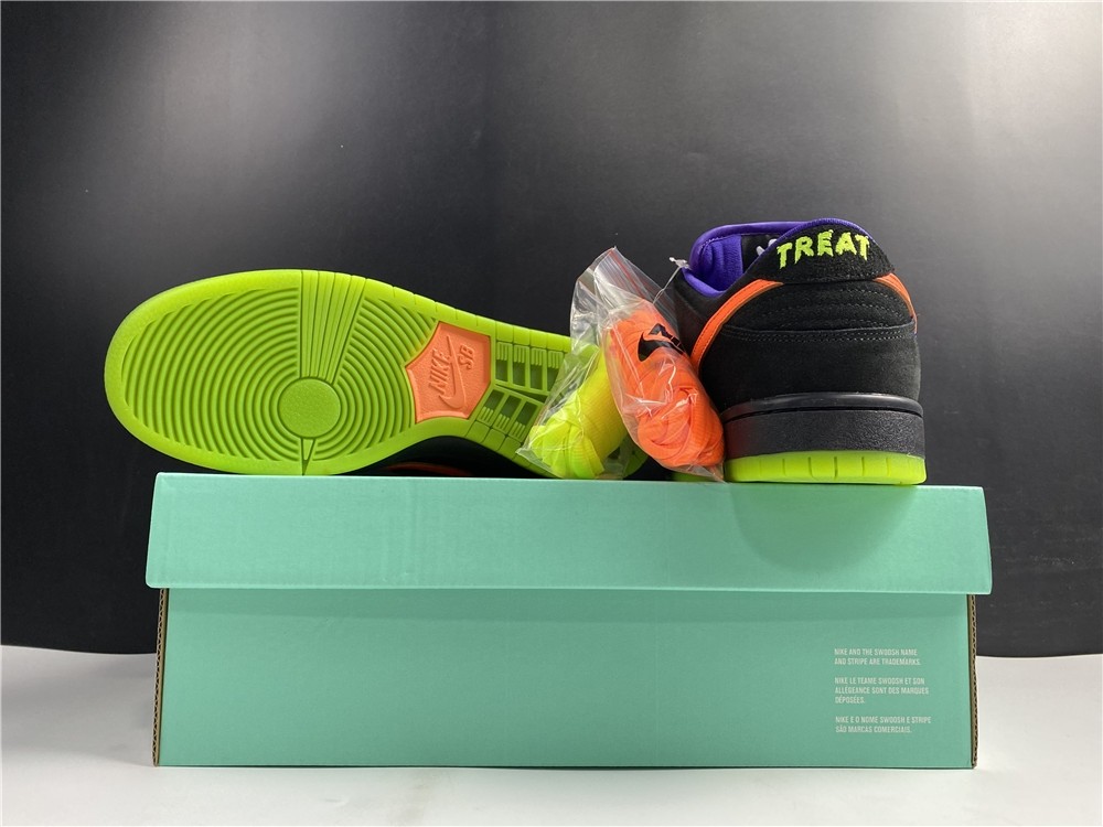 Nike SB Dunk Low “Night of Mischief” BQ6817-006