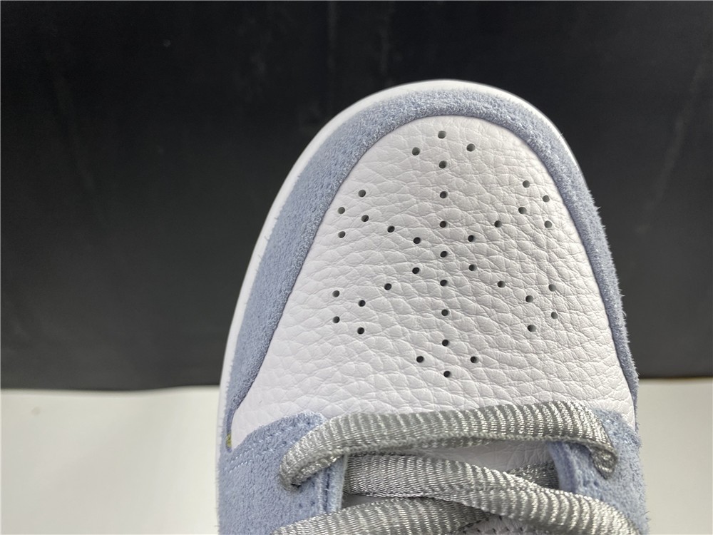 （Sean Cliver）x Nike SB Dunk Low DC9936-100