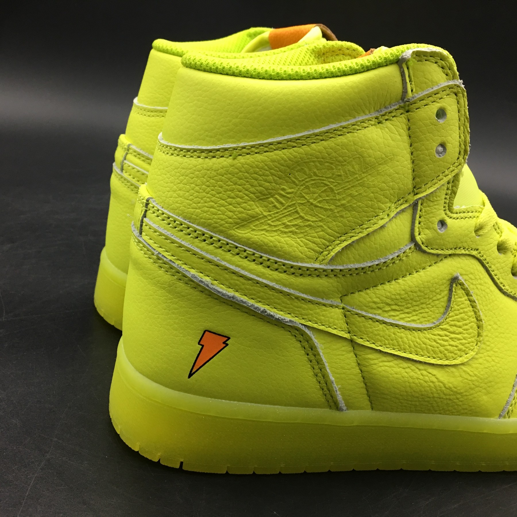 AIR JORDAN 1 RETRO HI “Gatorade”  Cyber mens AJ5997-345