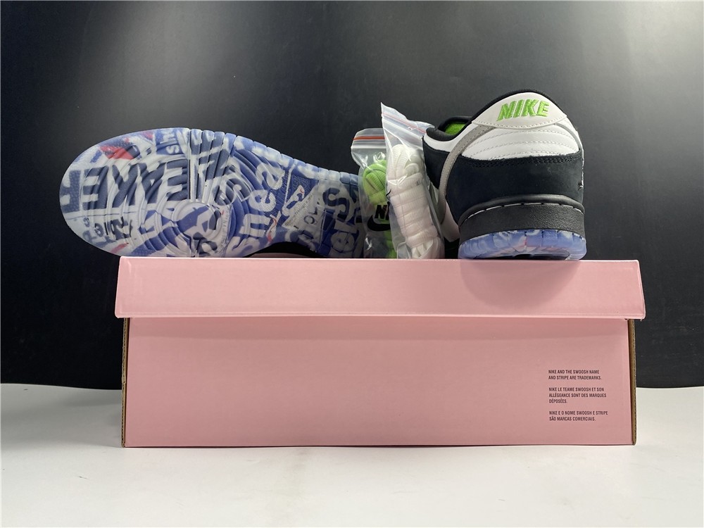 Nike SB Dunk Low Panda Pigeon BV1310-013