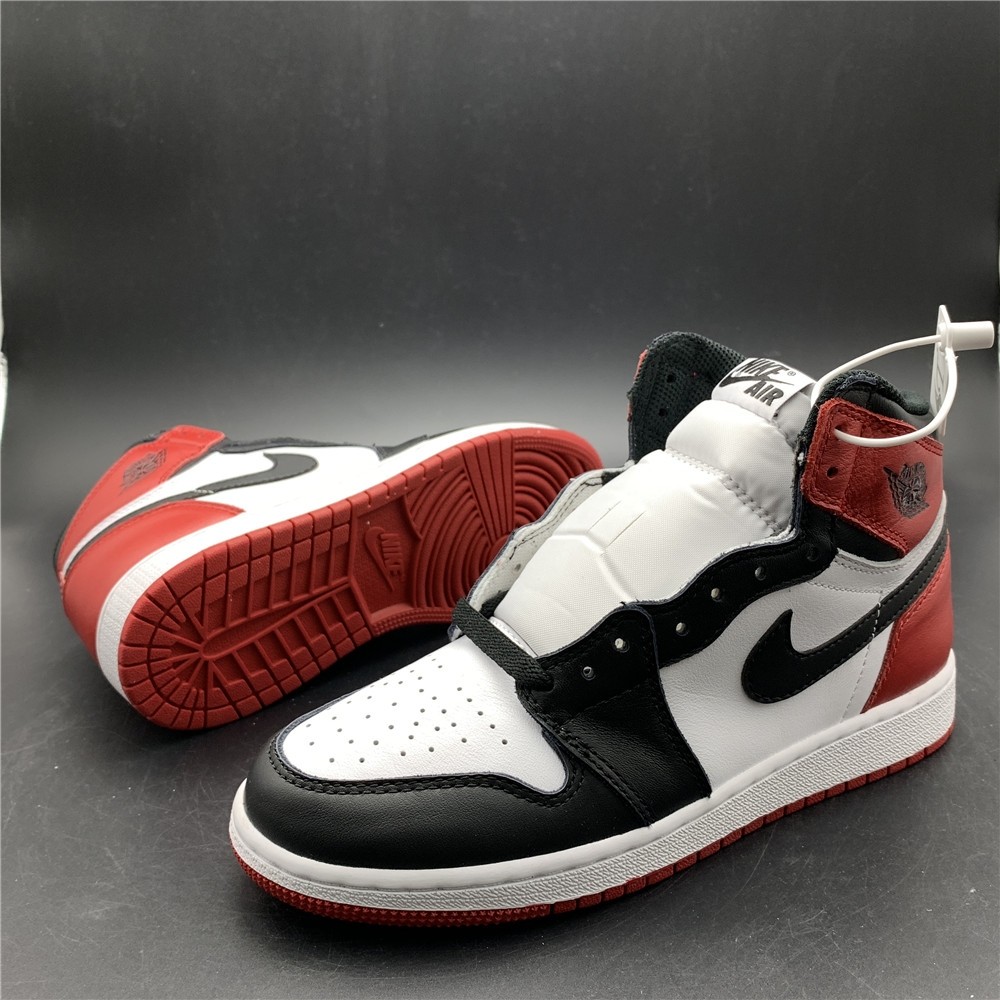 AIR JORDAN 1 High OG “Black Toe” white/ black-varsity red  555088-125