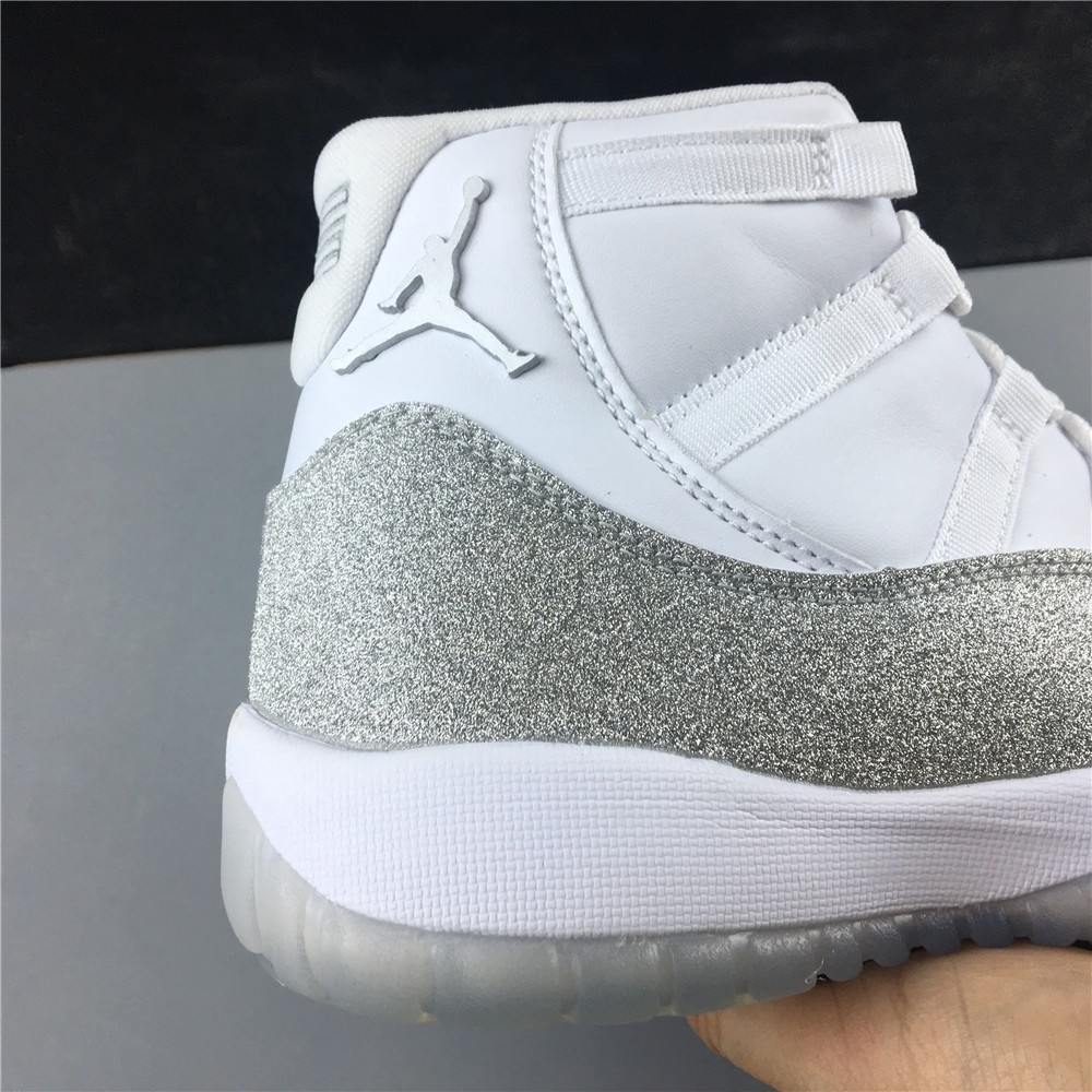 Air Jordan 11 WMNS “Metallic Silver” AR0715-100