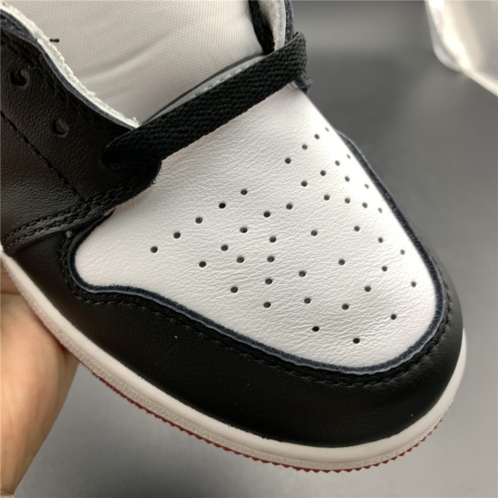 AIR JORDAN 1 High OG “Black Toe” white/ black-varsity red  555088-125