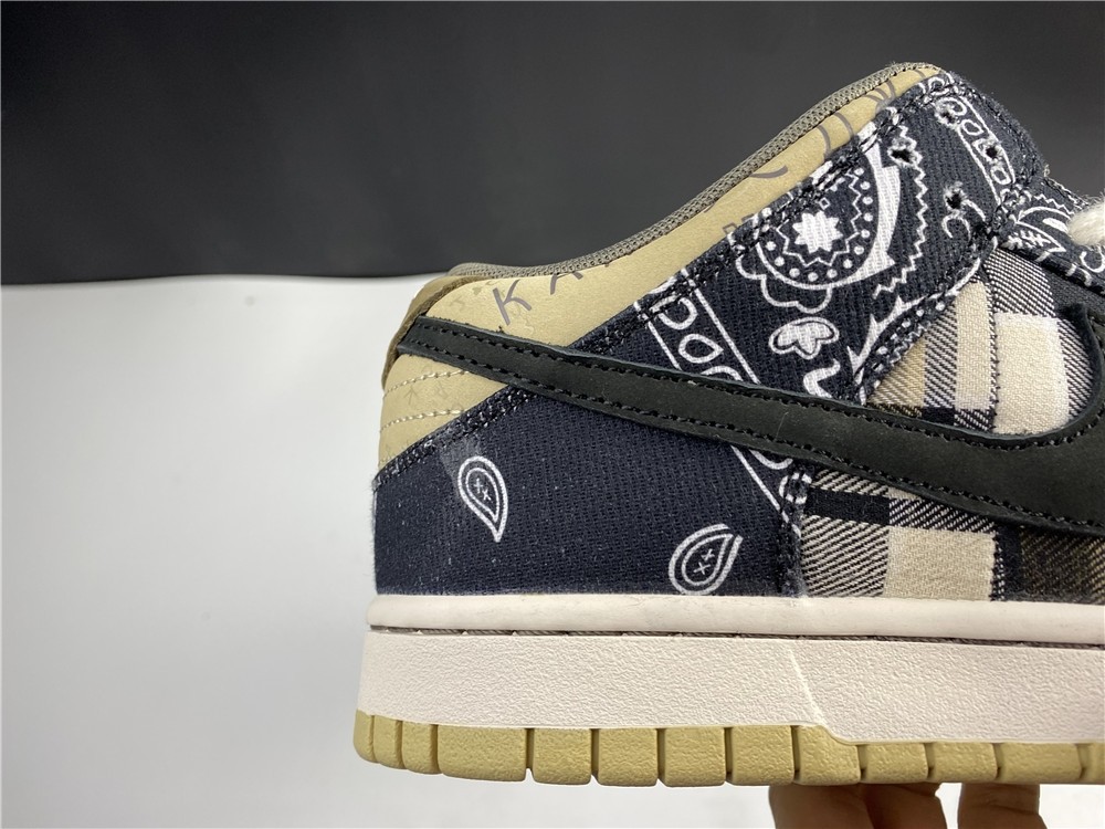 Travis Scott x Nike SB Dunk Low  CT5053-001