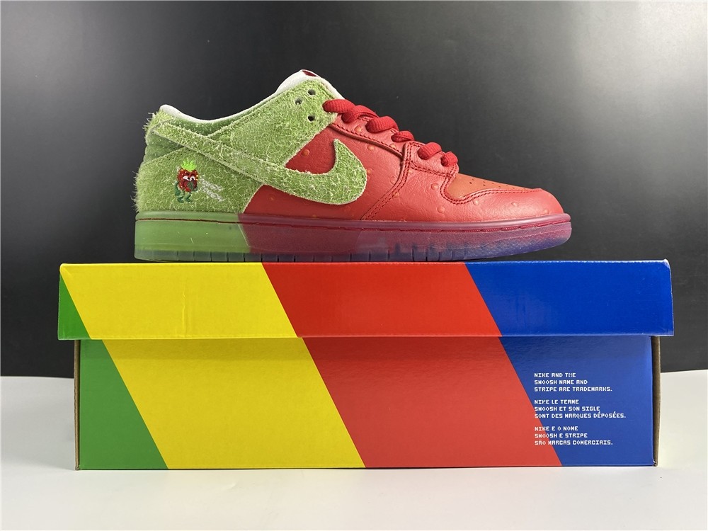 Dunk SB Nike SB Dunk Low “Strawberry Cough" CW7093-601