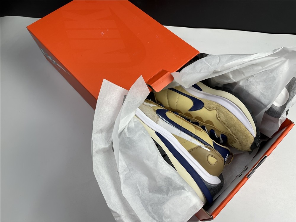sacai x Nike VaporWaffle 3.0 Z DD1875-200