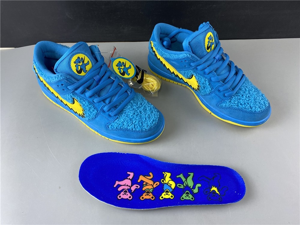 Grateful Dead x Nike SB Dunk Low  CJ5378-400