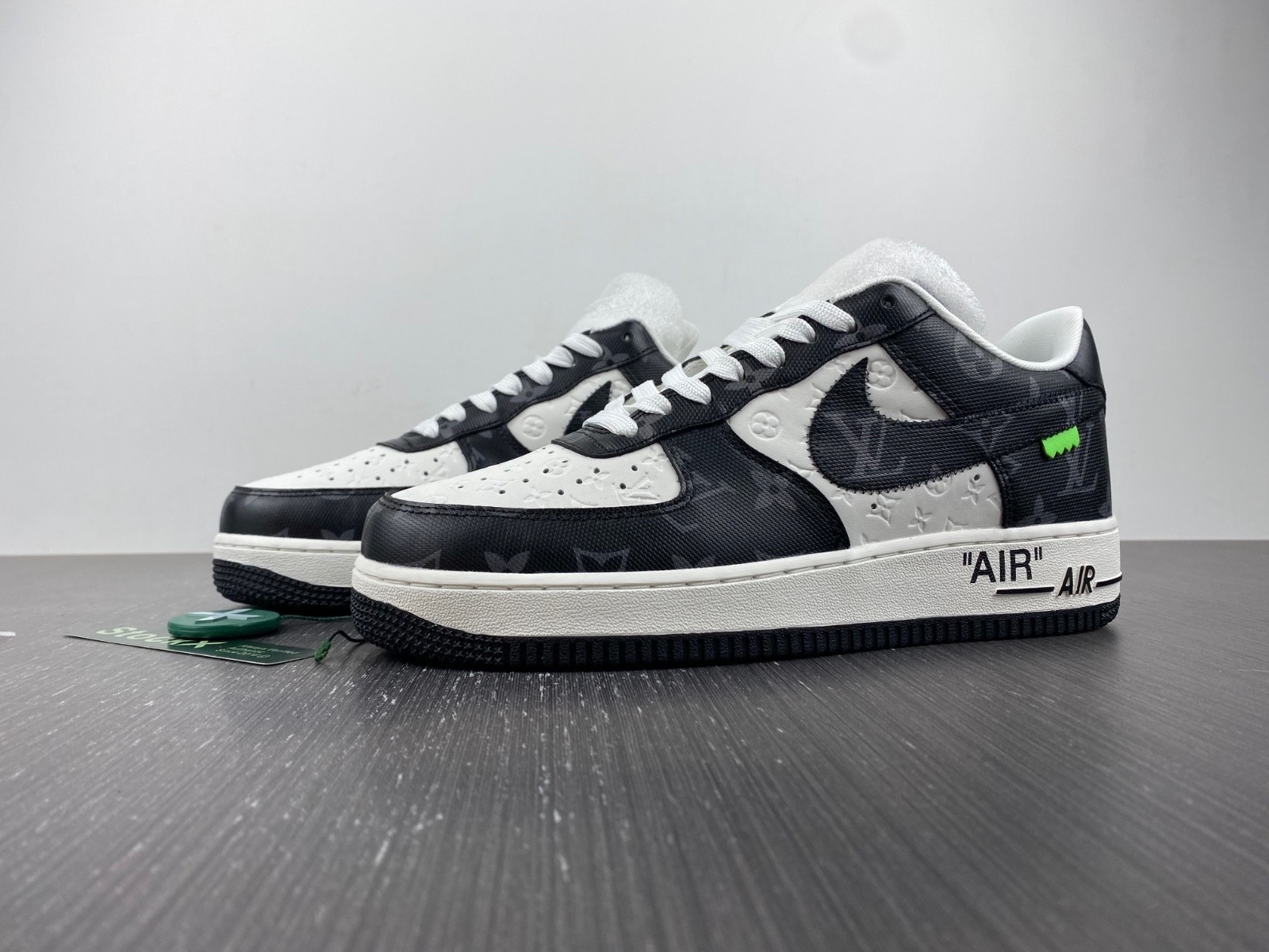 L-V x Nike Air Force 1  black and white. MS0232