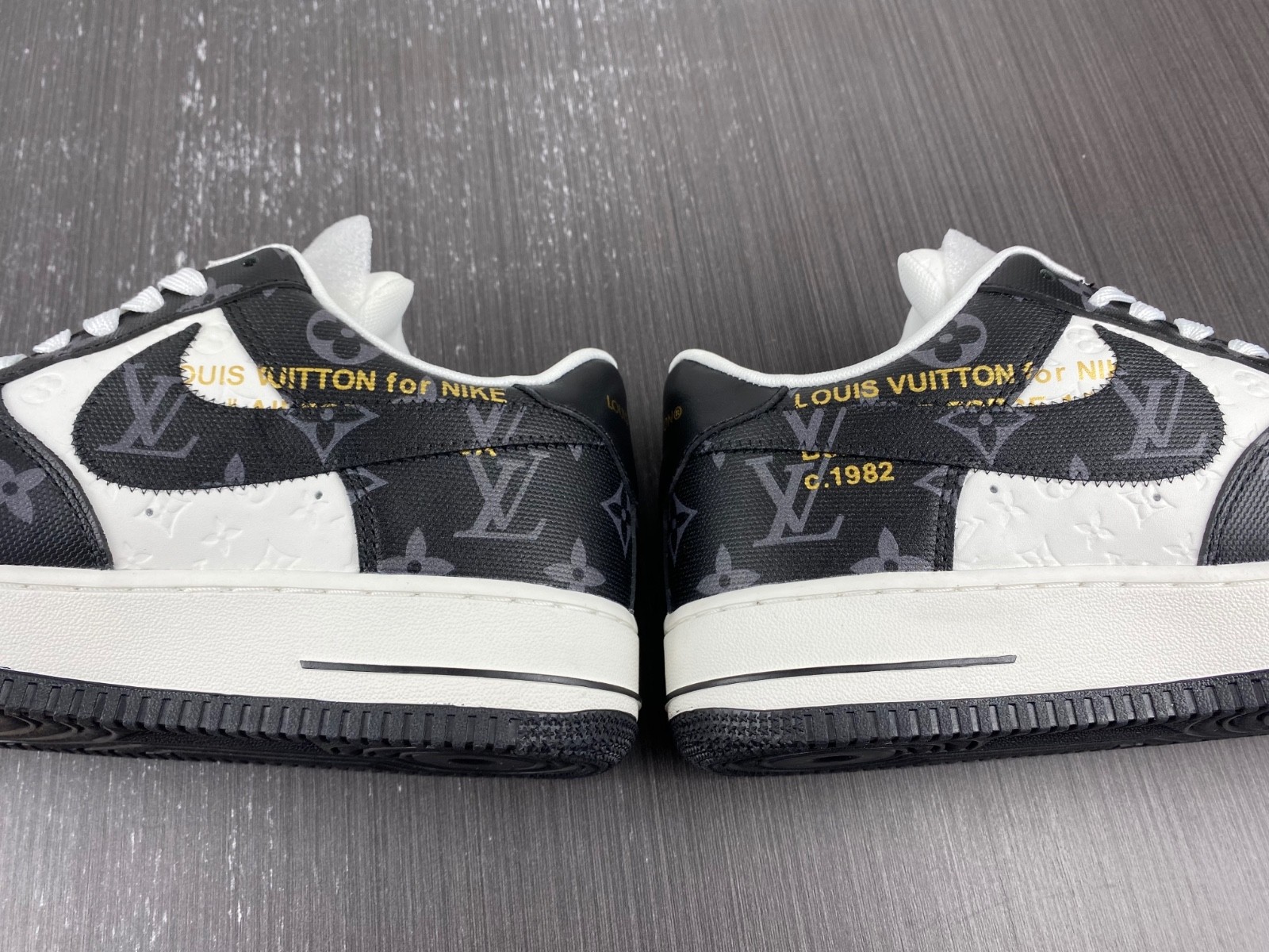 L-V x Nike Air Force 1  black and white. MS0232