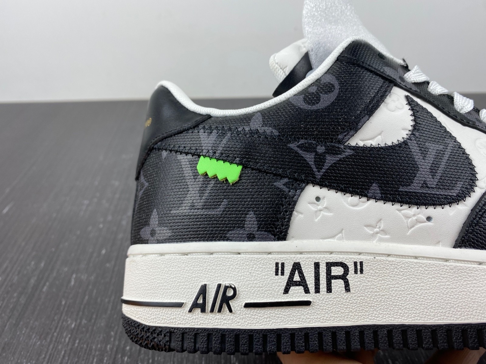 L-V x Nike Air Force 1  black and white. MS0232