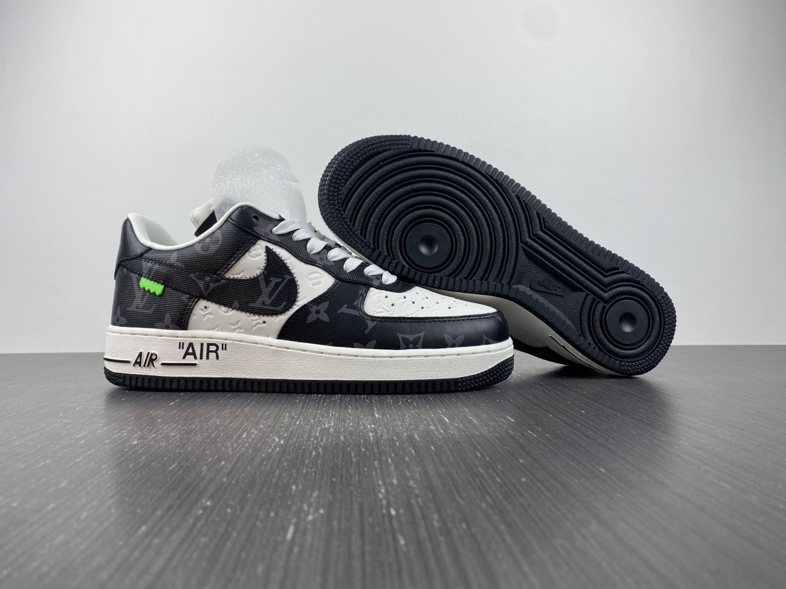L-V x Nike Air Force 1  black and white. MS0232