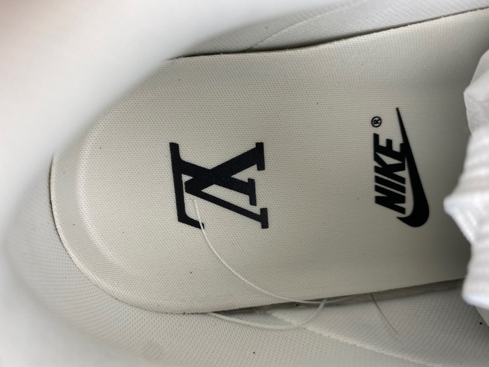 L-V x Nike Air Force 1  black and white. MS0232