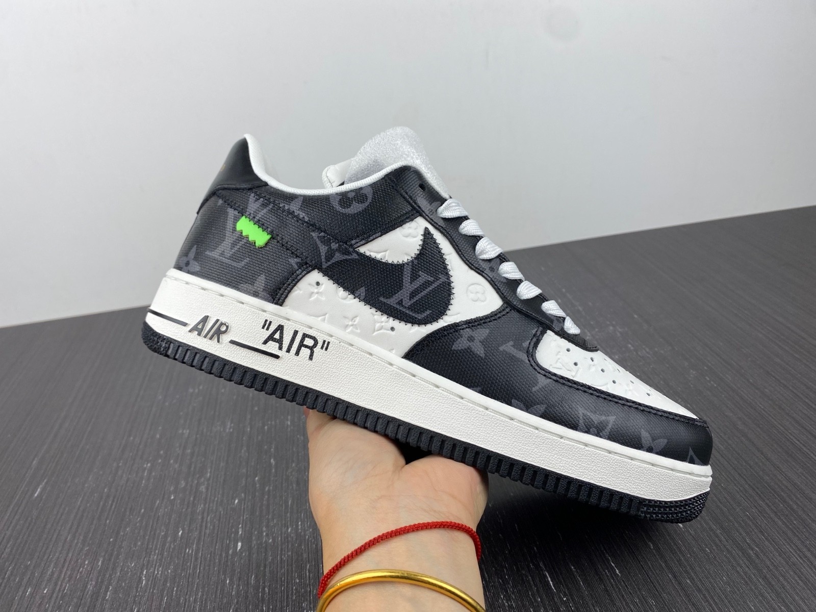 L-V x Nike Air Force 1  black and white. MS0232