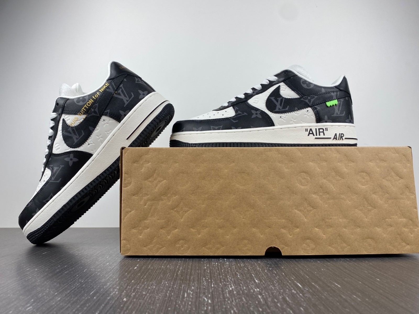 L-V x Nike Air Force 1  black and white. MS0232