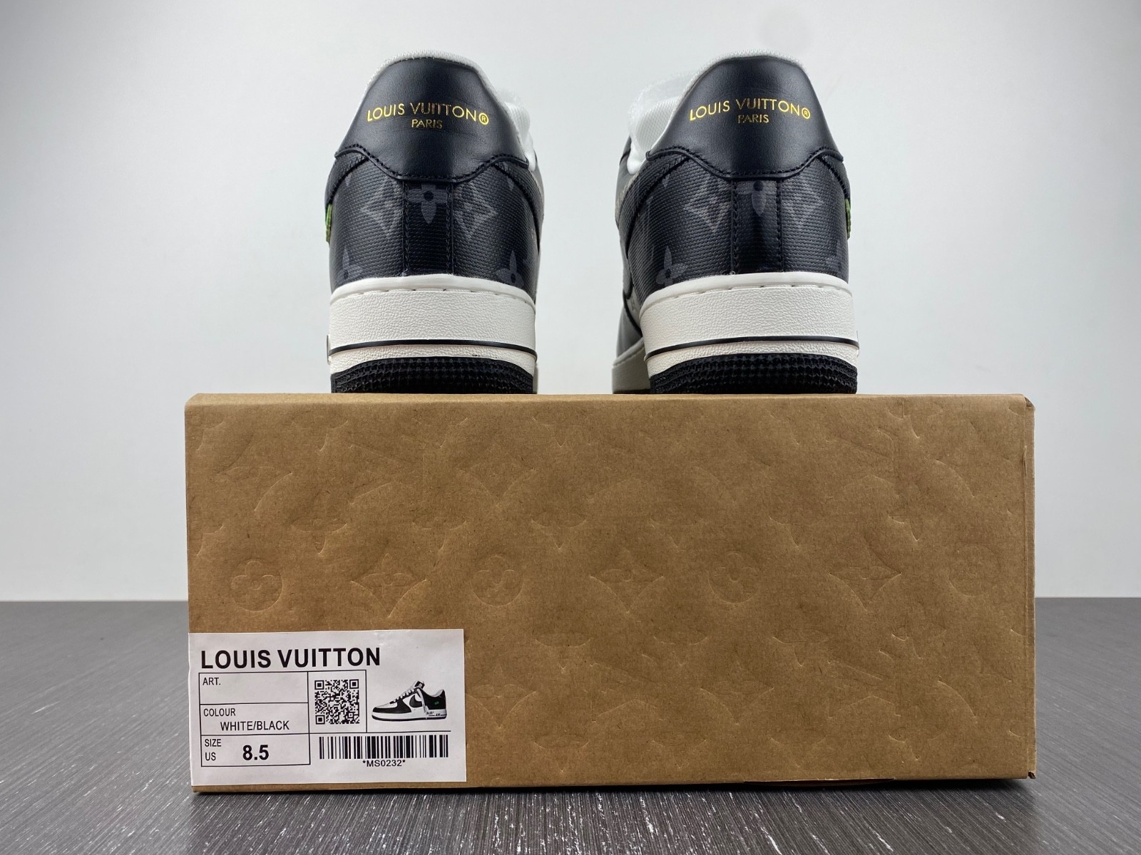 L-V x Nike Air Force 1  black and white. MS0232