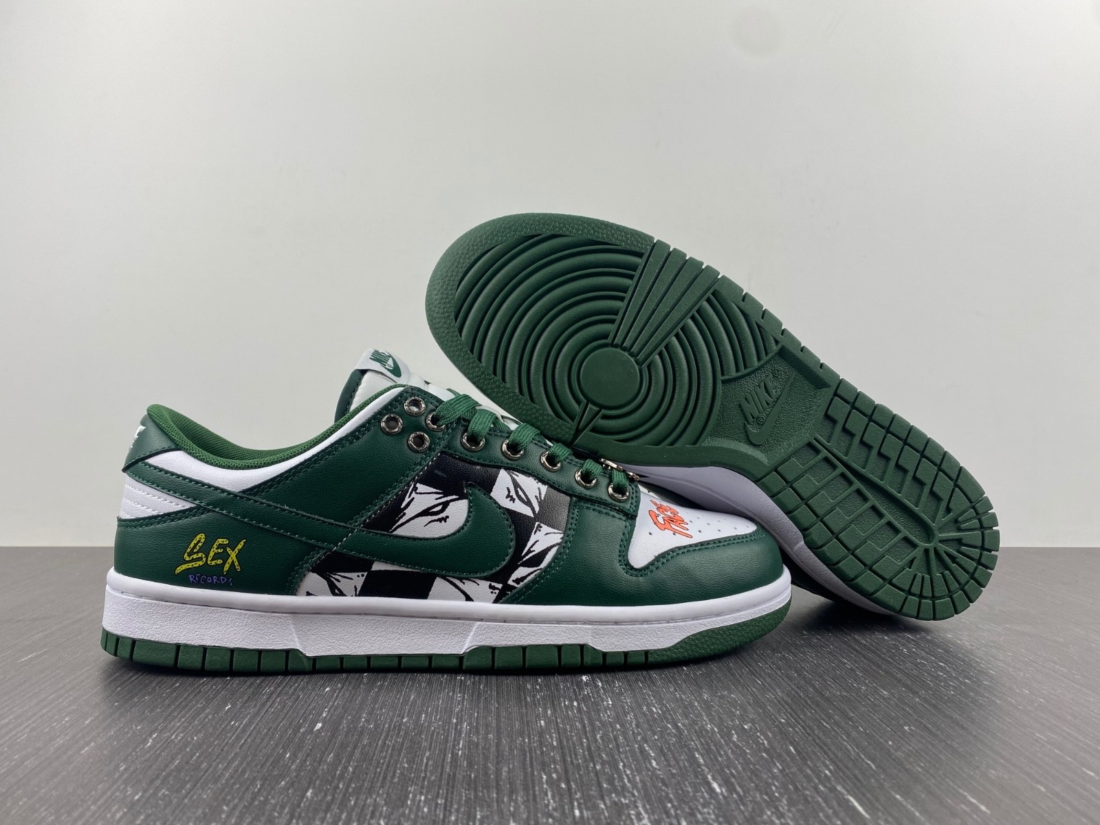 NIKE DUNK LOW Ch**me He**ts Matty Boy Sex records DD1391-101