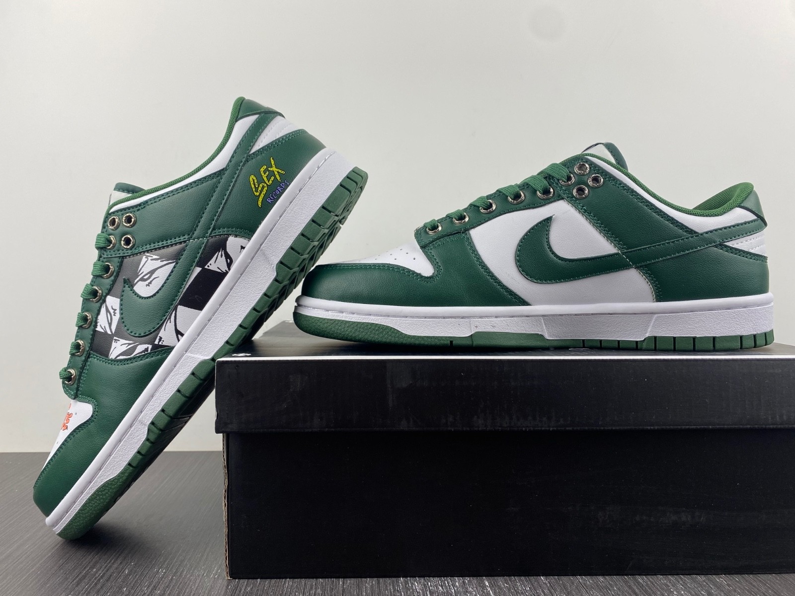NIKE DUNK LOW Ch**me He**ts Matty Boy Sex records DD1391-101