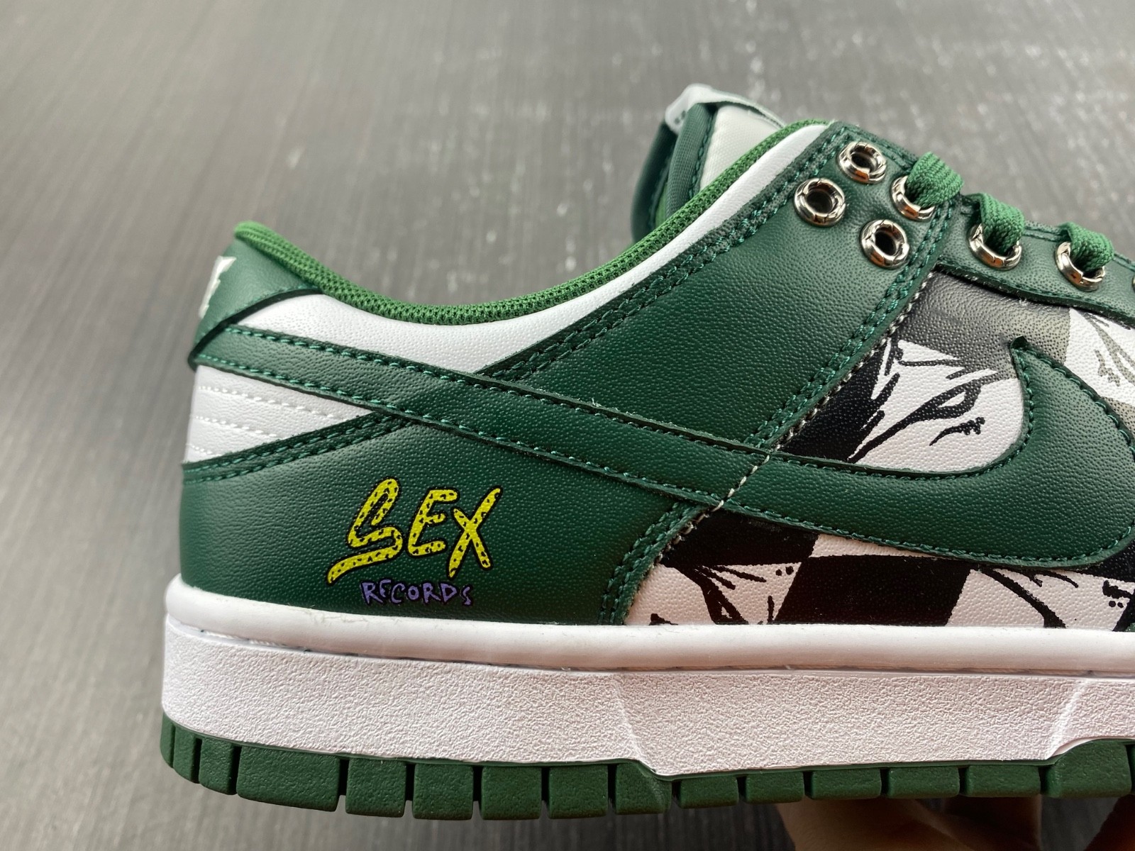 NIKE DUNK LOW Ch**me He**ts Matty Boy Sex records DD1391-101