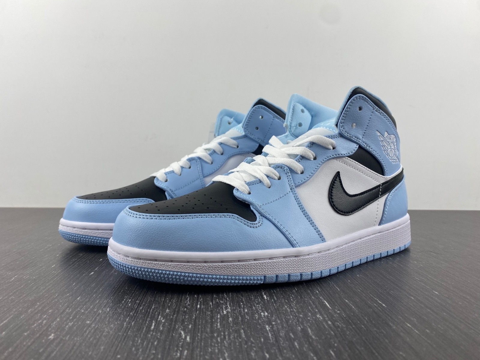 Air Jordan 1 Mid Ice Blue (GS) - 555112-401