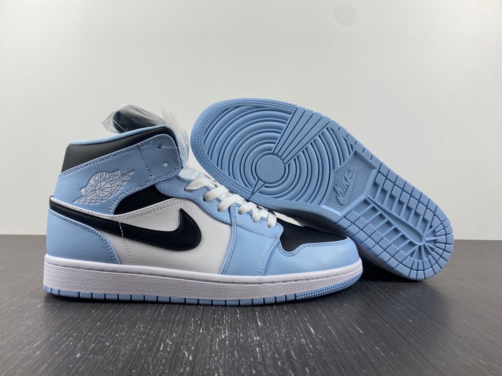 Air Jordan 1 Mid Ice Blue (GS) - 555112-401
