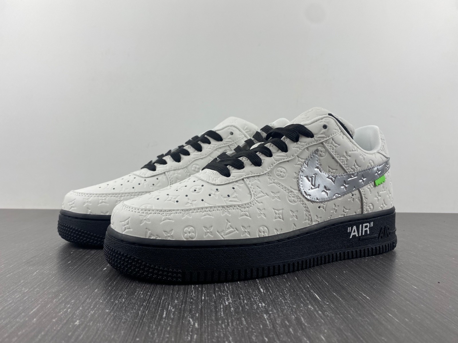 NIKE LOW AIR FORCE 1 X WHITE White / Black MS0232