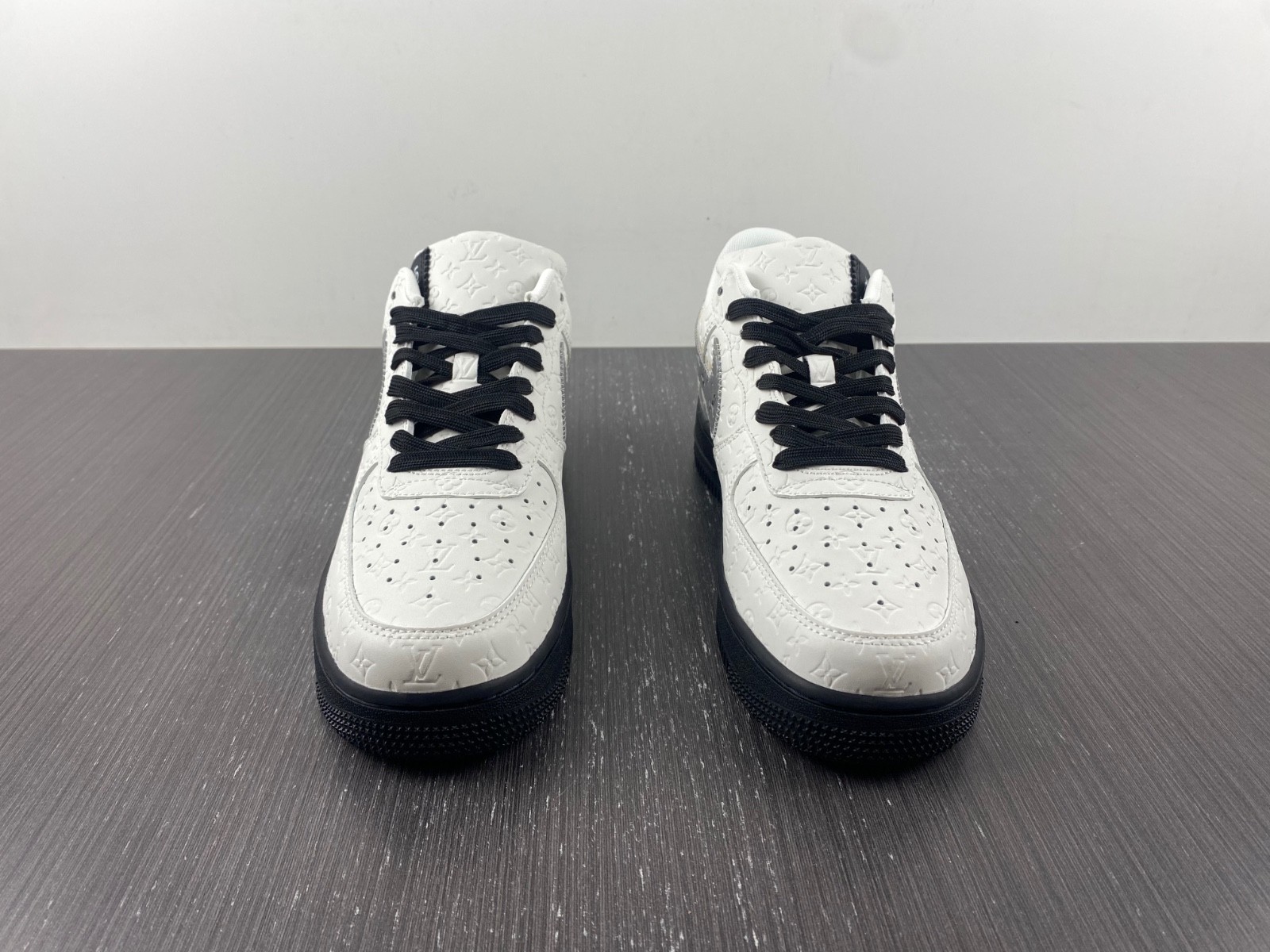 NIKE LOW AIR FORCE 1 X WHITE White / Black MS0232