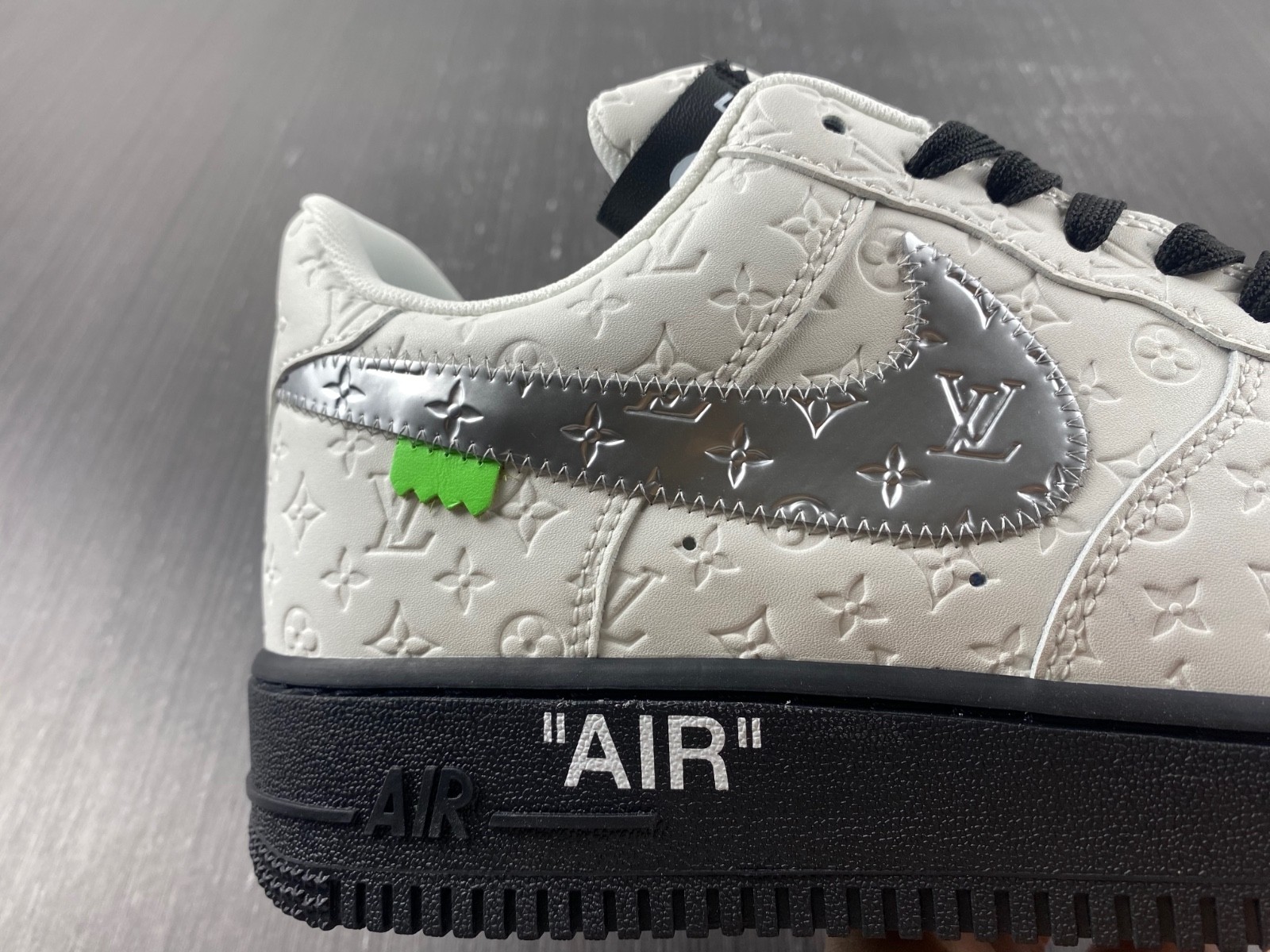 NIKE LOW AIR FORCE 1 X WHITE White / Black MS0232