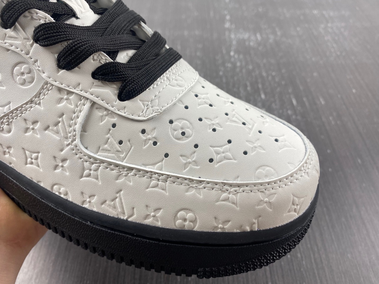 NIKE LOW AIR FORCE 1 X WHITE White / Black MS0232