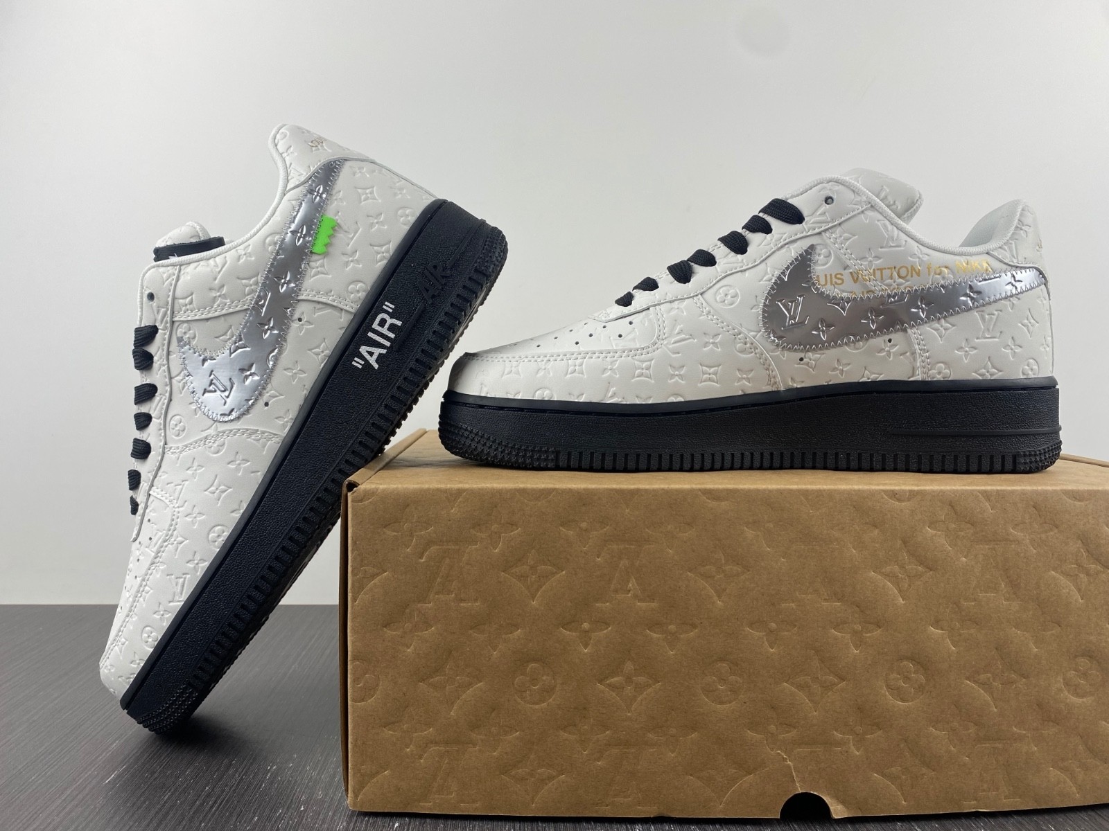 NIKE LOW AIR FORCE 1 X WHITE White / Black MS0232
