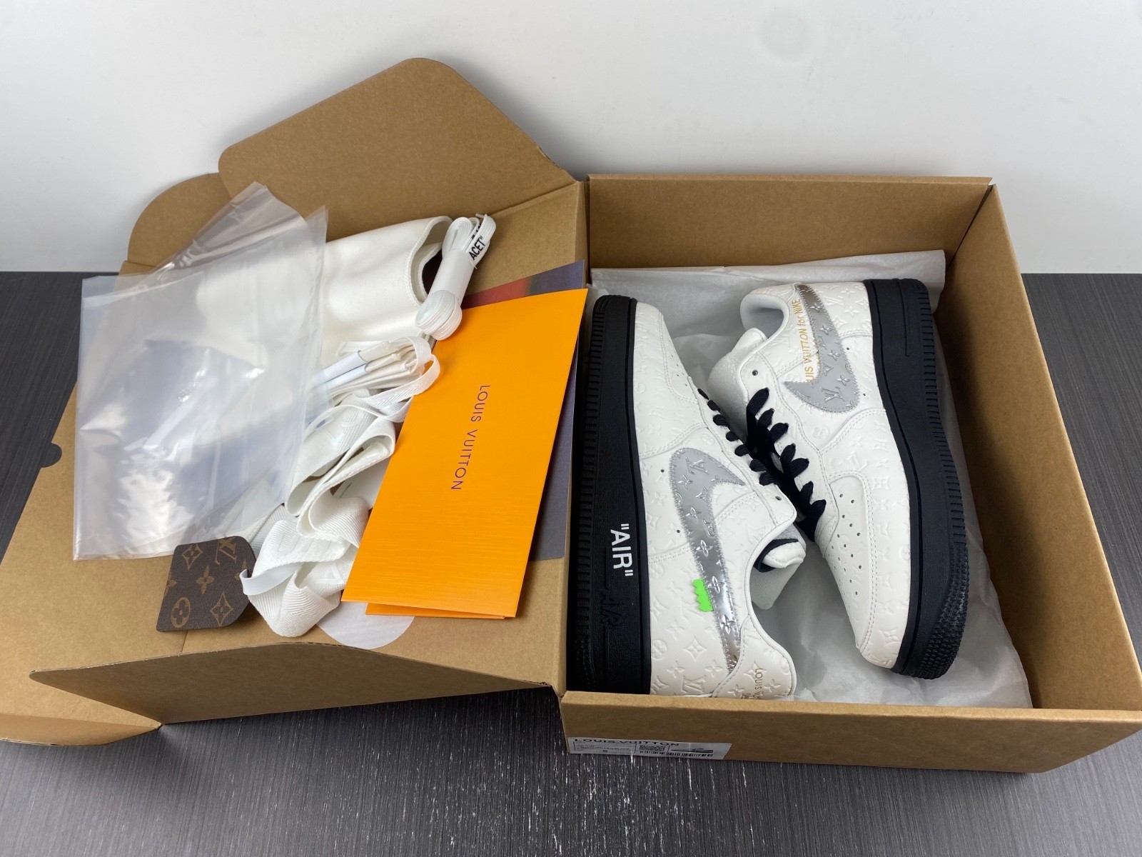 NIKE LOW AIR FORCE 1 X WHITE White / Black MS0232