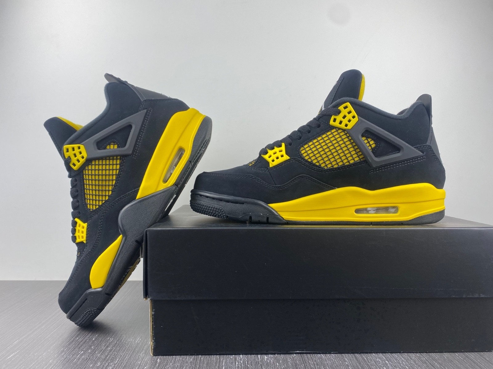 Air Jordan 4 Thunder 2023 DH6927-017