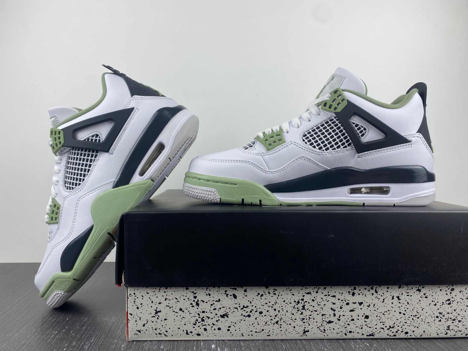 Air Jordan 4 Women