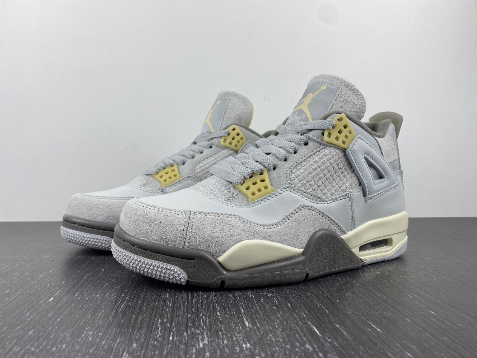 Air Jordan 4 Retro SE Craft Photon Dust - DV3742-021