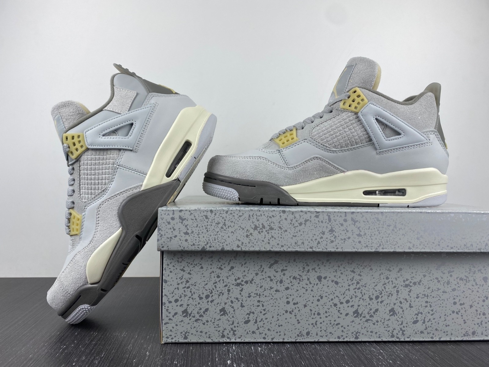 Air Jordan 4 Retro SE Craft Photon Dust - DV3742-021