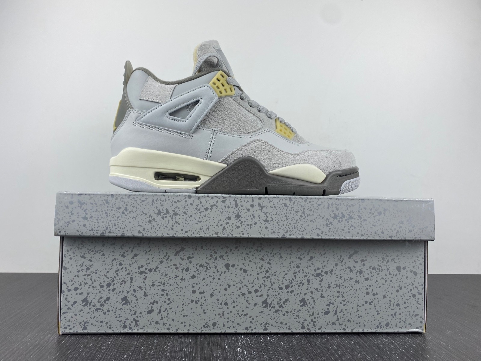 Air Jordan 4 Retro SE Craft Photon Dust - DV3742-021