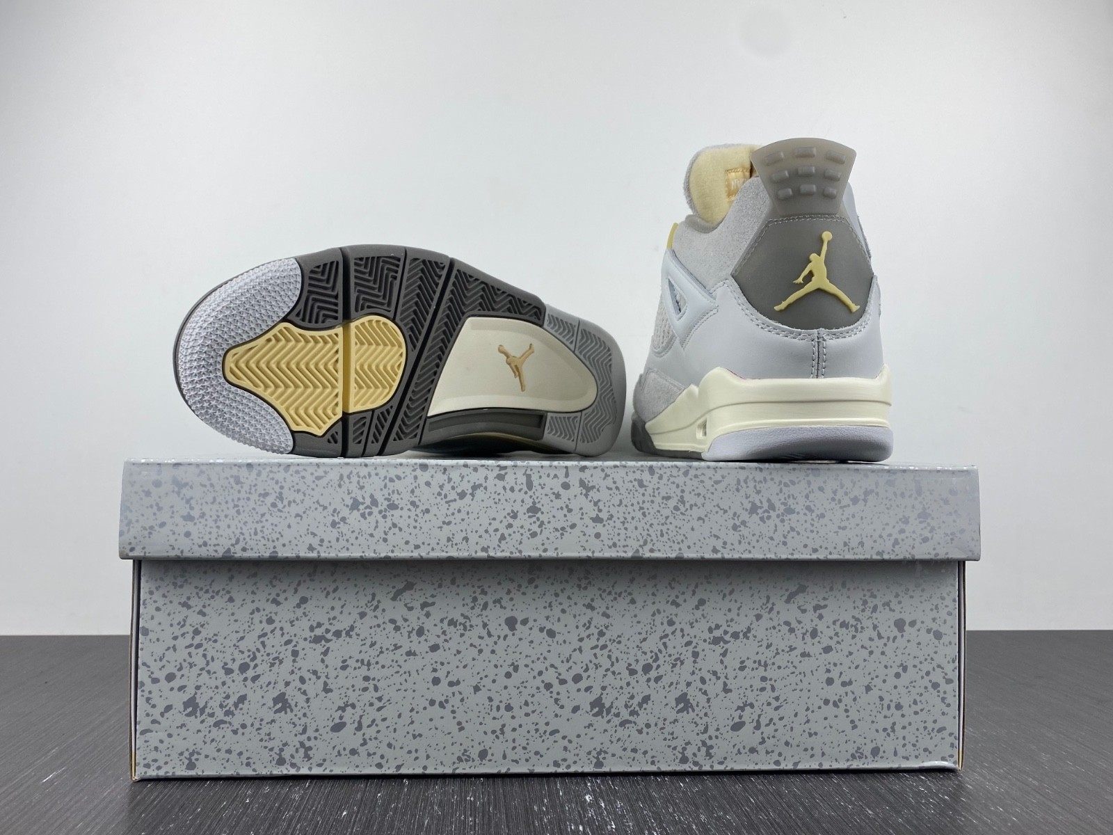 Air Jordan 4 Retro SE Craft Photon Dust - DV3742-021