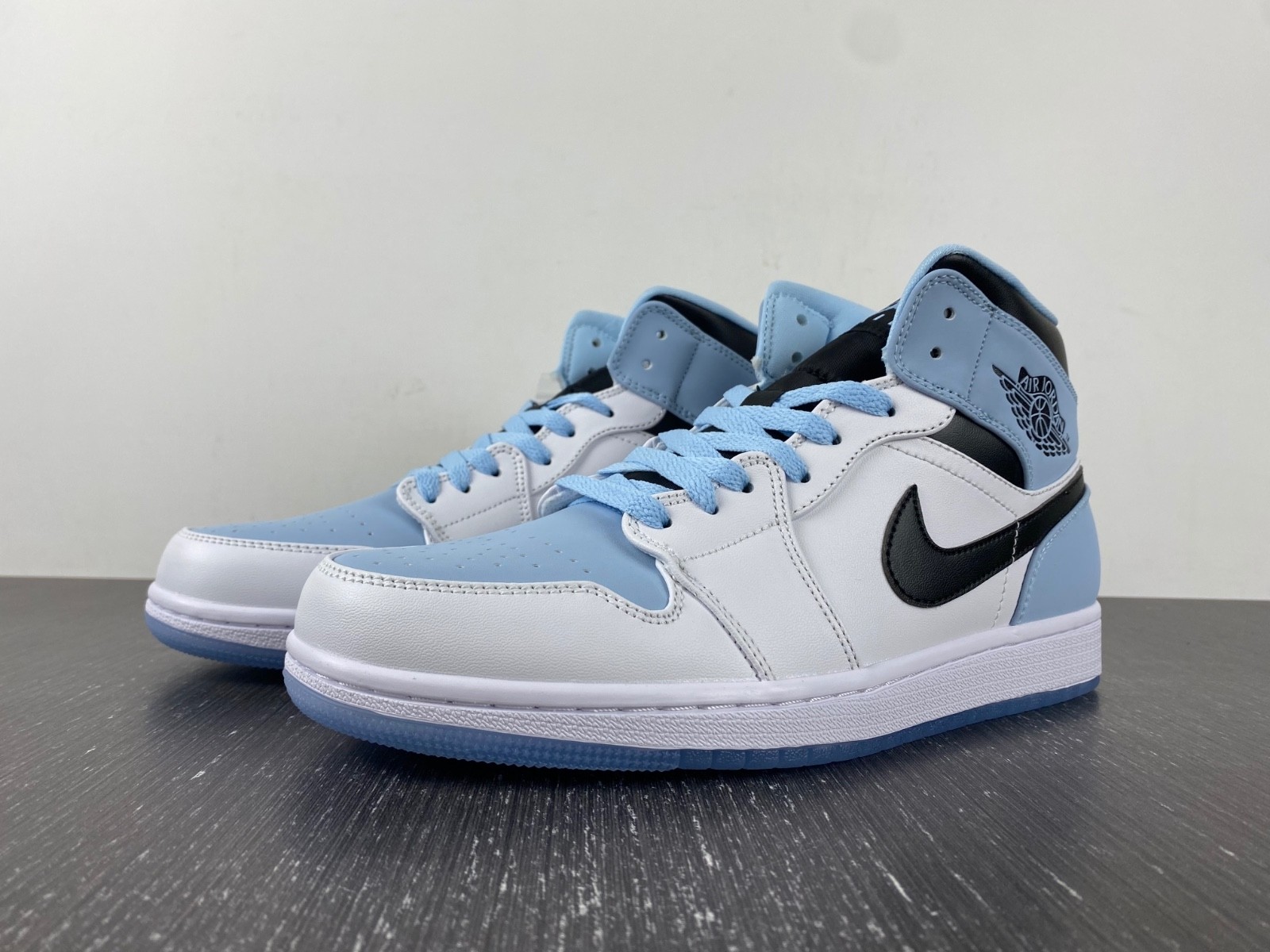 Air Jordan 1 Mid SE Ice Blue - DV1308-104