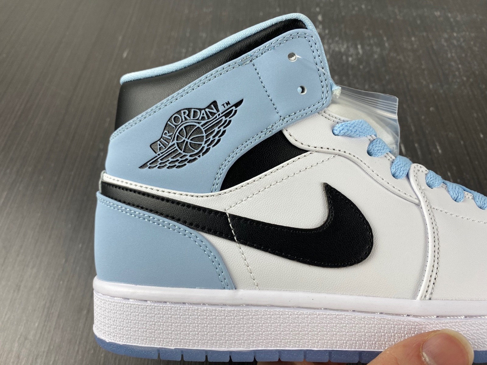 Air Jordan 1 Mid SE Ice Blue - DV1308-104