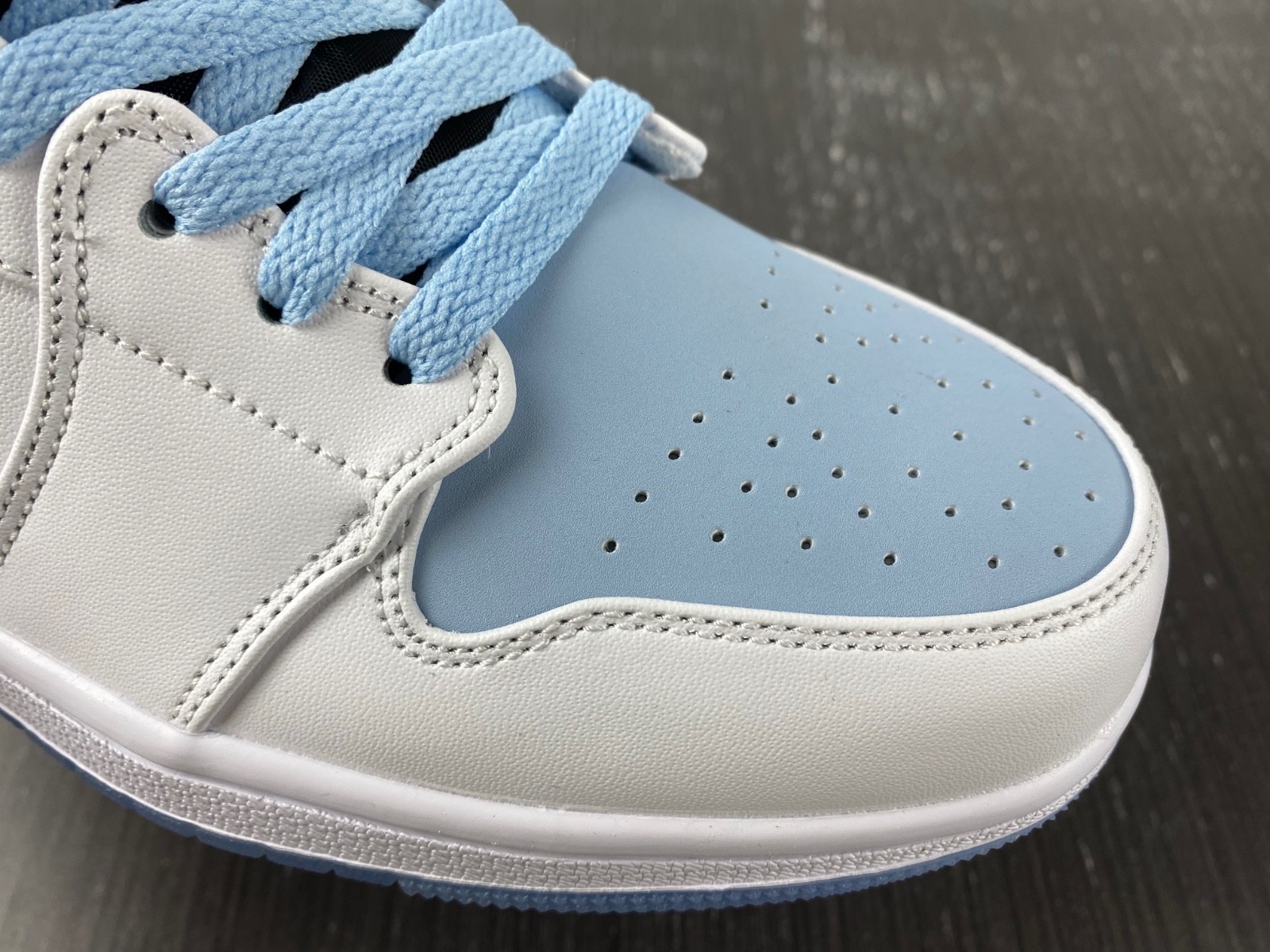 Air Jordan 1 Mid SE Ice Blue - DV1308-104