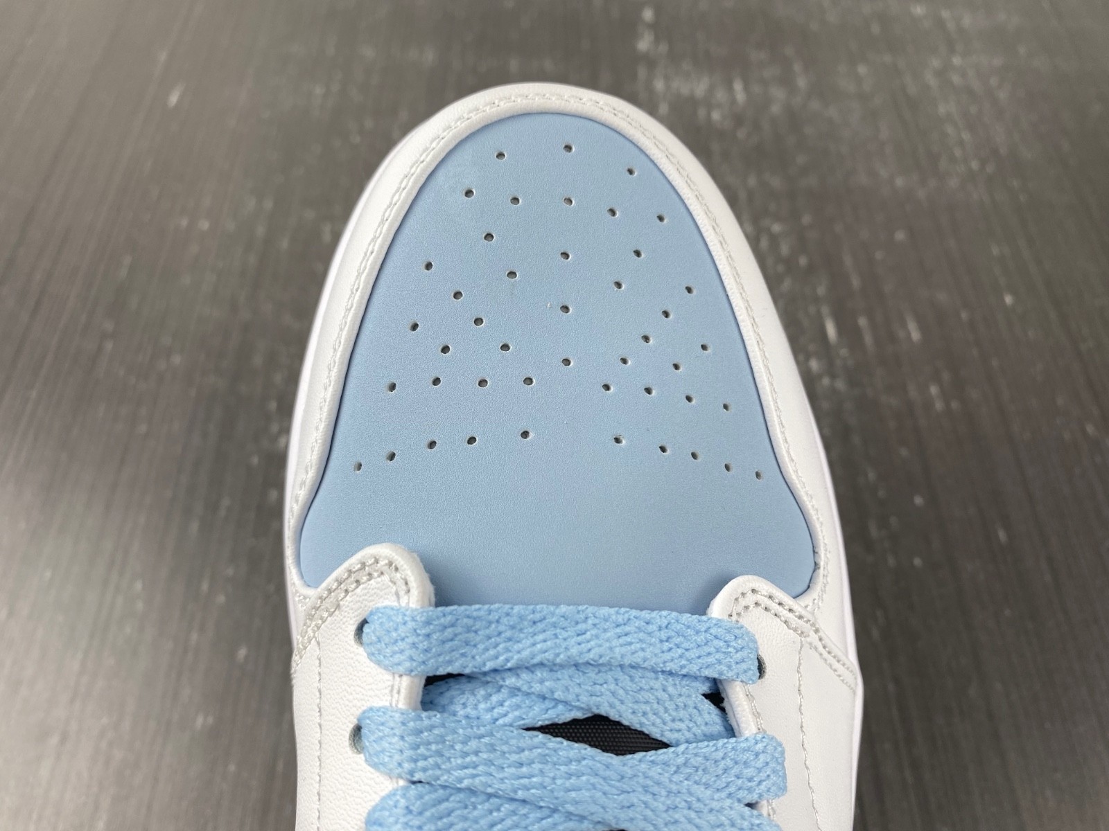 Air Jordan 1 Mid SE Ice Blue - DV1308-104