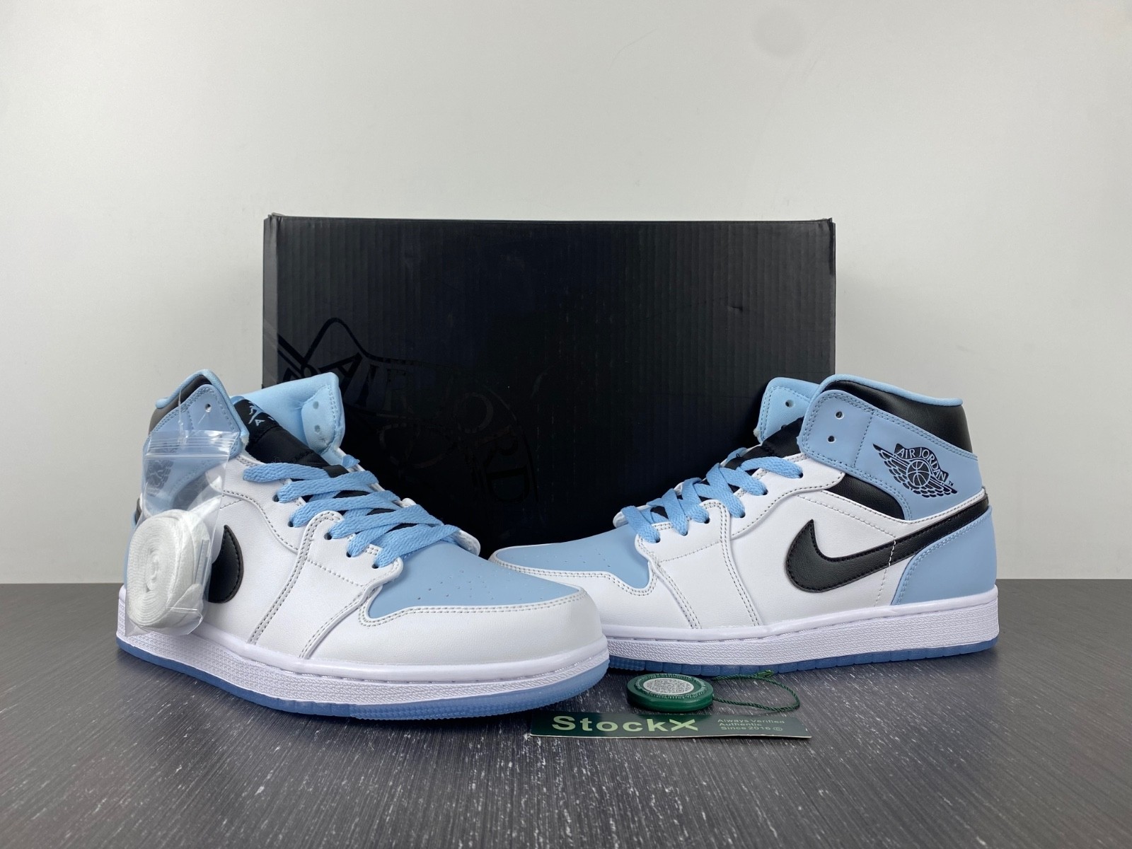 Air Jordan 1 Mid SE Ice Blue - DV1308-104